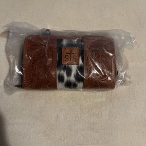 STS Ranchwear Organizer Wallet with Wristlet